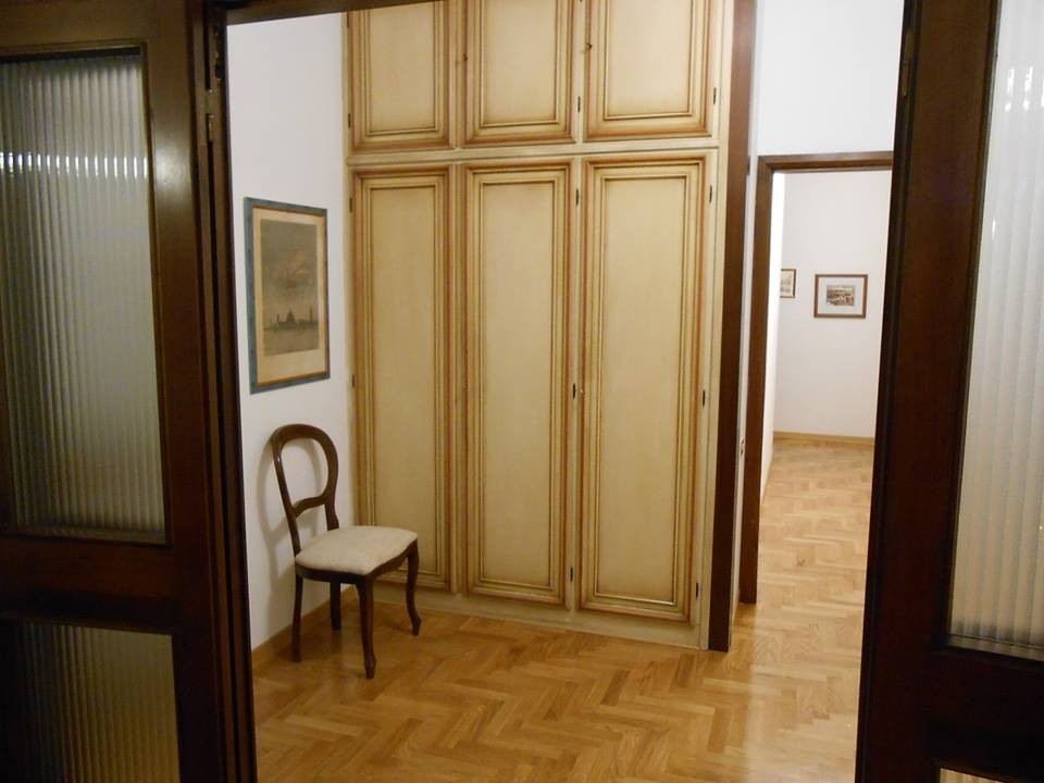 The rooms are connected by a long corridor that ensures the privacy of the guests. 