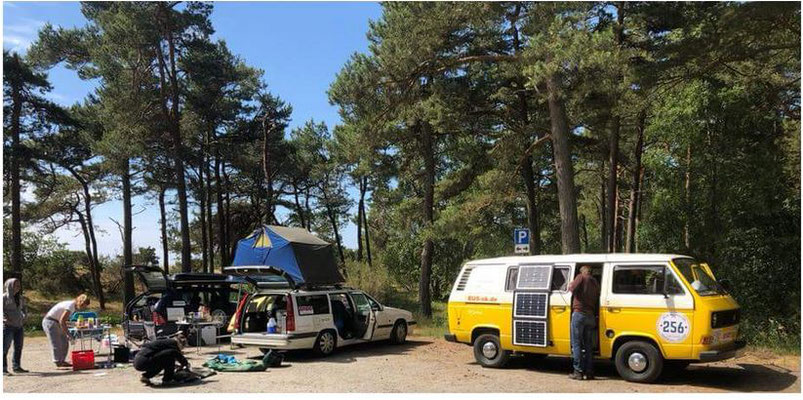 Solar system for mobile charging of the mobile home, camper, van, motor home, panel van and VW bus. Mobile technology solar system for power generation with mono solar cells. Solar module with integrated charge controller for protection when charging the 