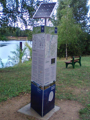 Information sign for cyclists with a solar system - SOLARA solar power supplies electricity day and night!