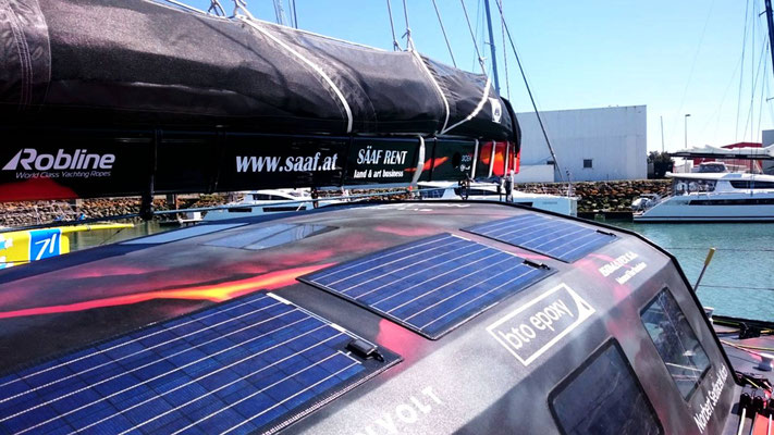 The sailboat OPEN60AAL is used supplied by eight solar modules of the SOLARA M series with solar energy. Two further mobile solar modules of the type SOLARA Power Mobil perfectly complement the solar power supply.
