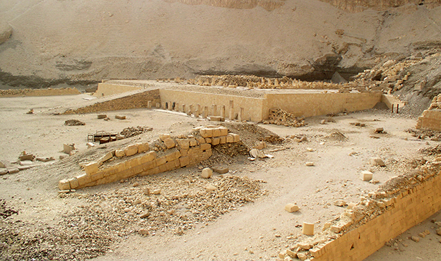 Templo de Mentuhotep II en la necrópolis tebana