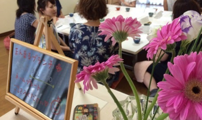 定期利用で自分の教室を開きたい 「語学」「音楽」「料理」「制作」「ベビー」「キッズ」「親子」など、定期利用で自分の教室を開けるレンタルスペースを提供しています。  自由なスケジュールでレッスンを行いたい方に最適です。