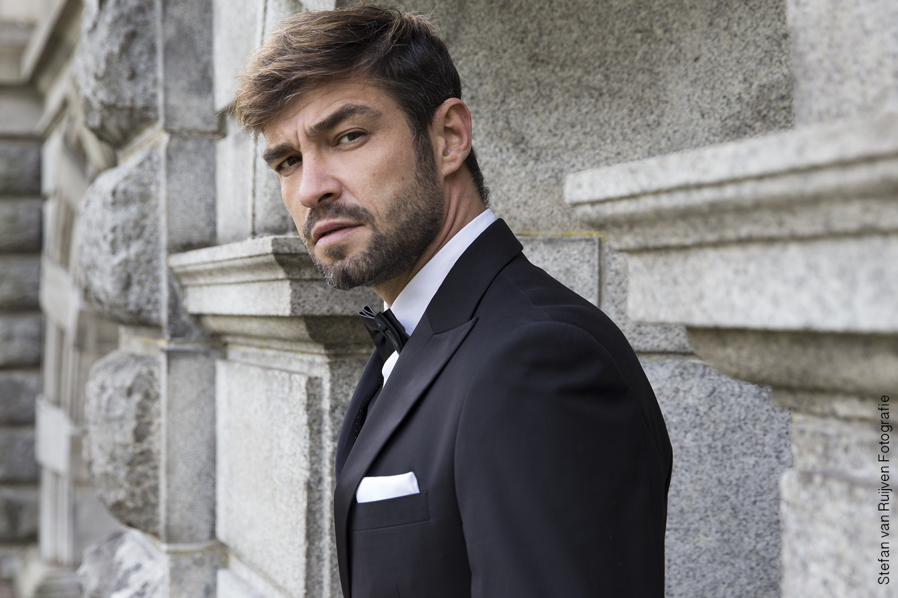 Maurice Vos, Smoking, Suit, Gentleman, Kleding, feestkleding, feestdagen, model, malemodel, mannelijk model, herenmode, mannenmode, kleding, kledingmerk, kledinglabel, herenlabel, photography, fotografie, Stefan van Ruijven Fotografie, fotograaf