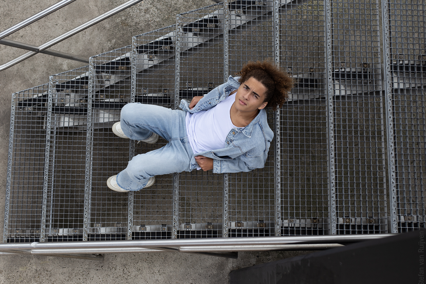 Joey, Fotoshoot in Rotterdam, Industrieel terrein, Fotograaf in Rotterdam, Kop van Zuid, Rotterdam, Model, Model worden, Inschrijven als model, Mannelijk model worden, inschrijven modellenbureau, in schrijven castingbureau, portfolio, portfolio shoot
