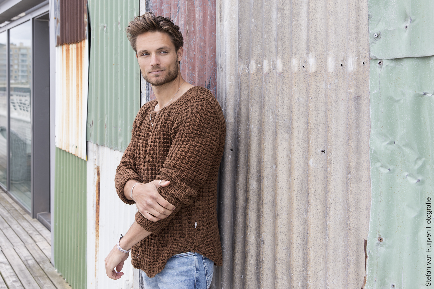 Tobias, OUTRGS Men's Fashion, Herenmode, Mannenmode, Fotograaf in Scheveningen, Portfolio, Fotoshoot in Scheveningen, Op de Pier van Scheveningen, Shoot op het strand, Portfolio laten maken, Portfolio shoot, Model Portfolio