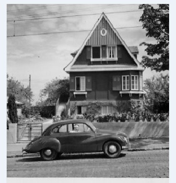 Limousine vor der kleinen Villa in der Fürstenstraße