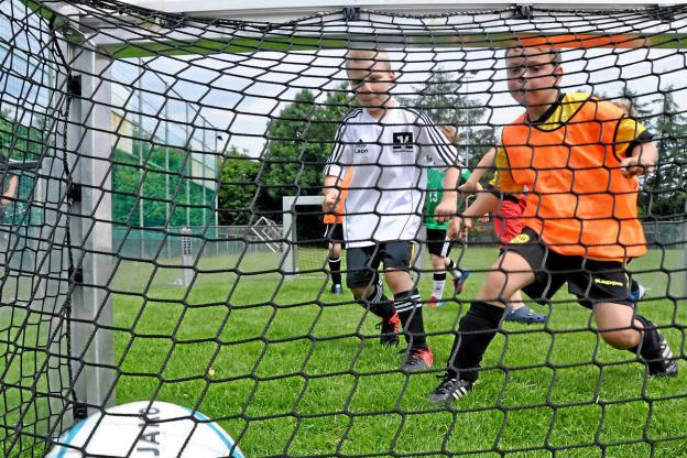 Fußball im Soccer-Ei macht Talente