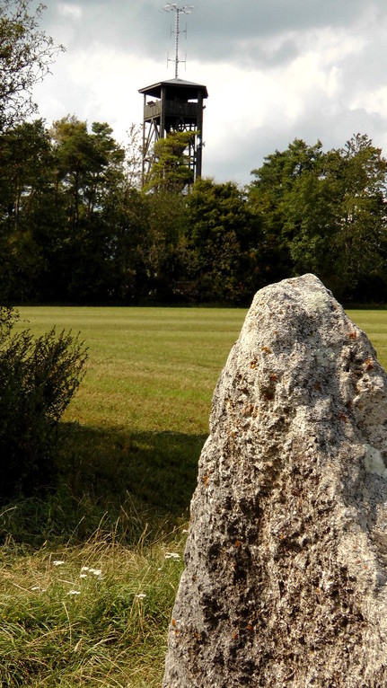 Aussichtsturm auf der Hohenmirsberger Platte ist eine mit der höchsten Erhebungen der Fränkischen Schweiz die andere Seite