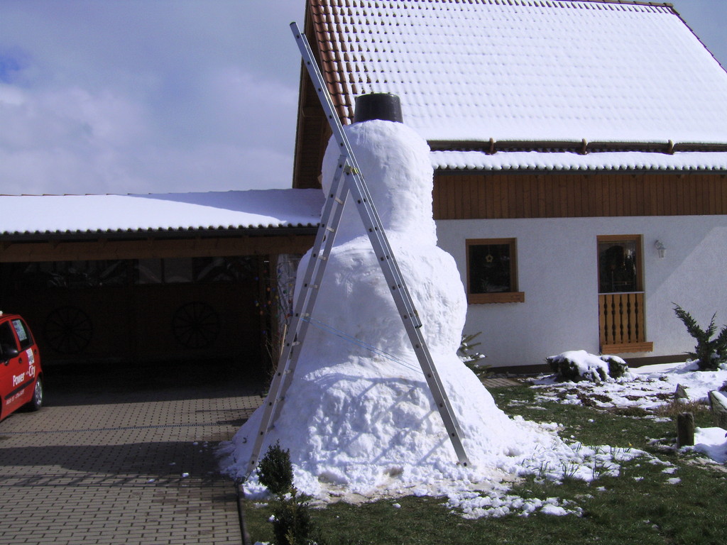 Letzte Nacht ist viel und der perfekte papp Schnee gefallen