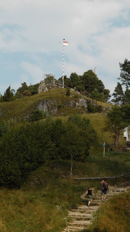 Wanderweg hoch zur Hohen Warte