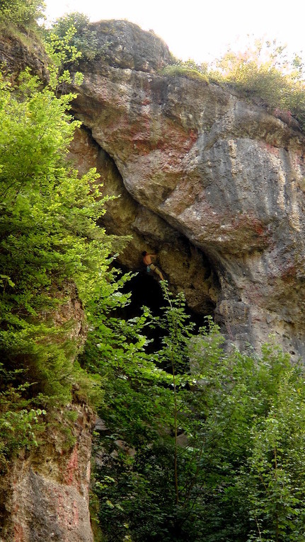 Es gibt um Pottenstein herum Kletterfelsen