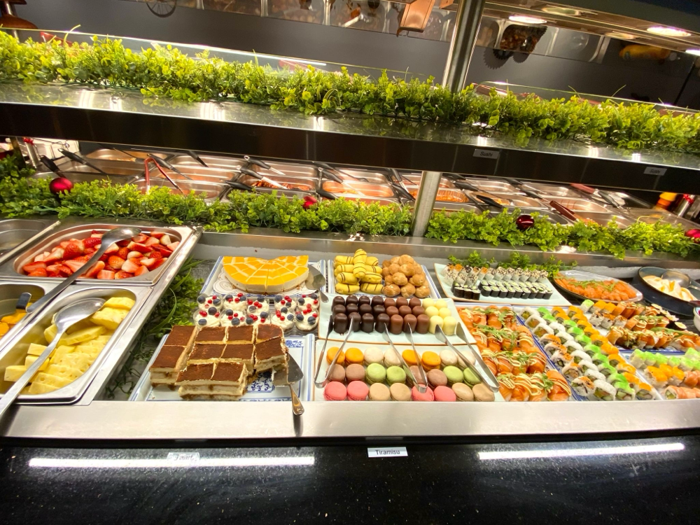 a la carte of lopend buffet restaurant de lange muur hardenberg