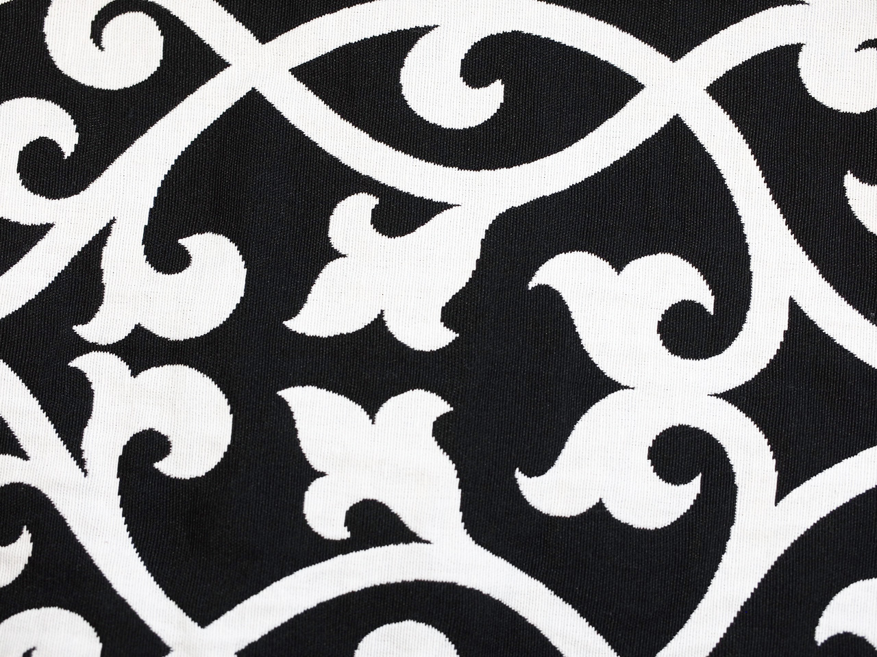 Ornamente, schwarz auf weiß, Stoff Rückseite, Leckerlibeutel, Perlen vor die Hunde