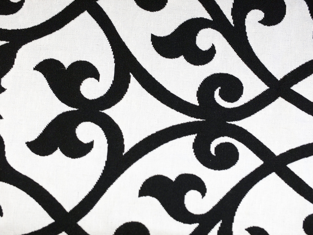 Ornamente, weiß auf schwarz, Stoff Rückseite, Leckerlibeutel, Perlen vor die Hunde