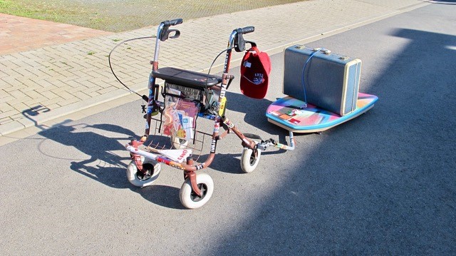 Serie: "pimp my ride“ , Modell „Reiselust“,  Rollator mit Anhänger