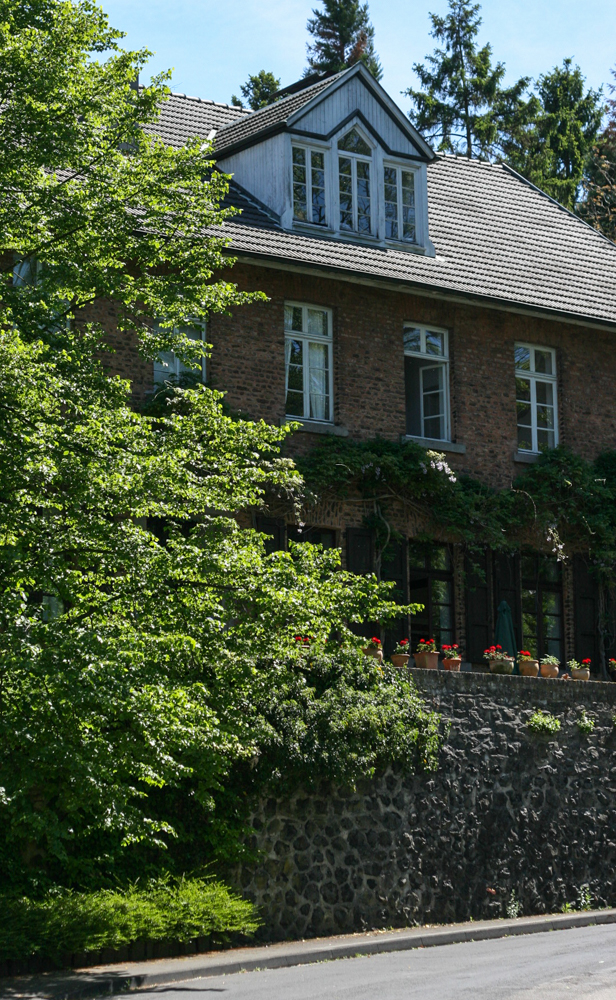 Institut IMAP in der Alte Schule, Königswinter - Strassenanaischt