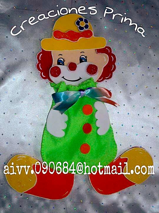 Costalito de tela dubetina, payasito decorado carita, manitas y zapatitos de foami $20.°°c/u
