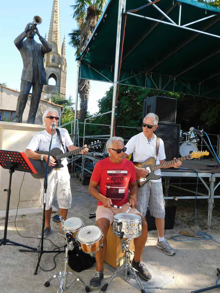 Petit "boeuf" en suivant par nos trois chers musiciens