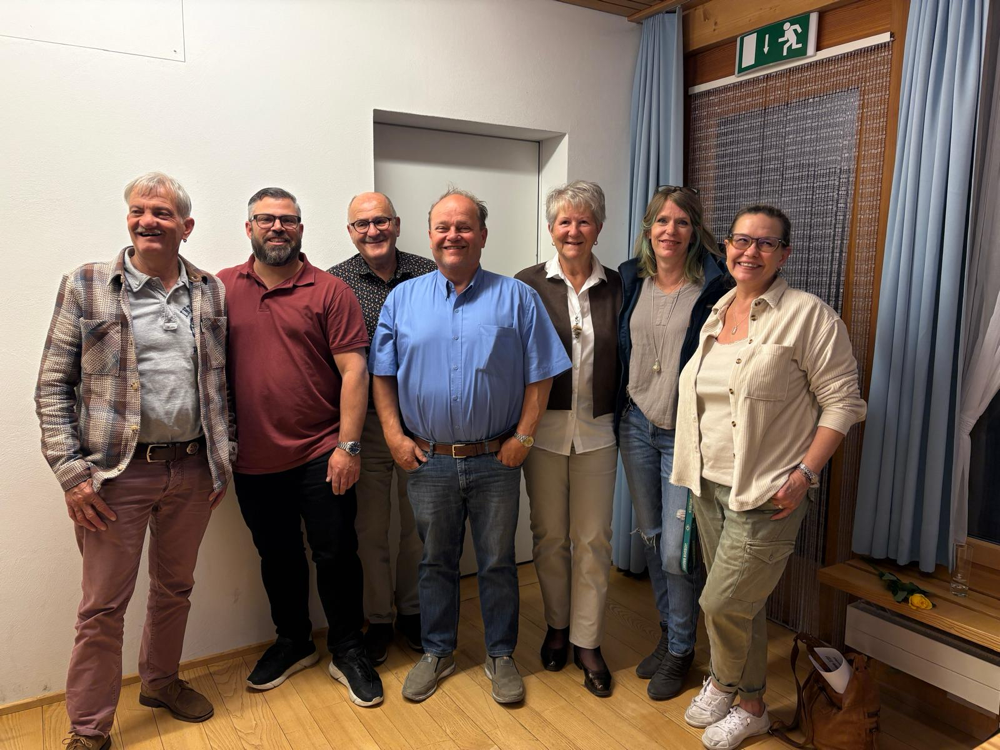 Urs Bänziger (Beisitzer), Patrick Hanselmann (Kassier), Karl Klarer (Leiter Pilzkontrolle), Rolf Spornberger (Präsident), Beth Baumann (Aktuarin), Kathrin Klüssmann (Vize-Präsidentin), Simone Eisert (Pilzkontrolle)
