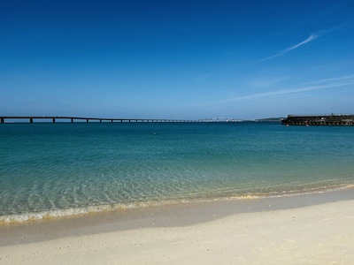 宮古島・サンセットビーチから見た朝の伊良部大橋(inner-wish撮影)