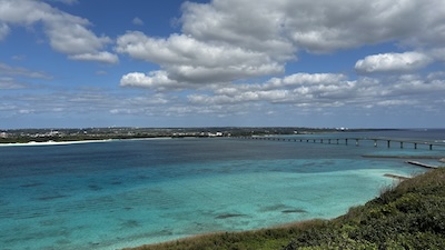 来間島・竜宮展望台から見た来間大橋(inner-wish撮影)