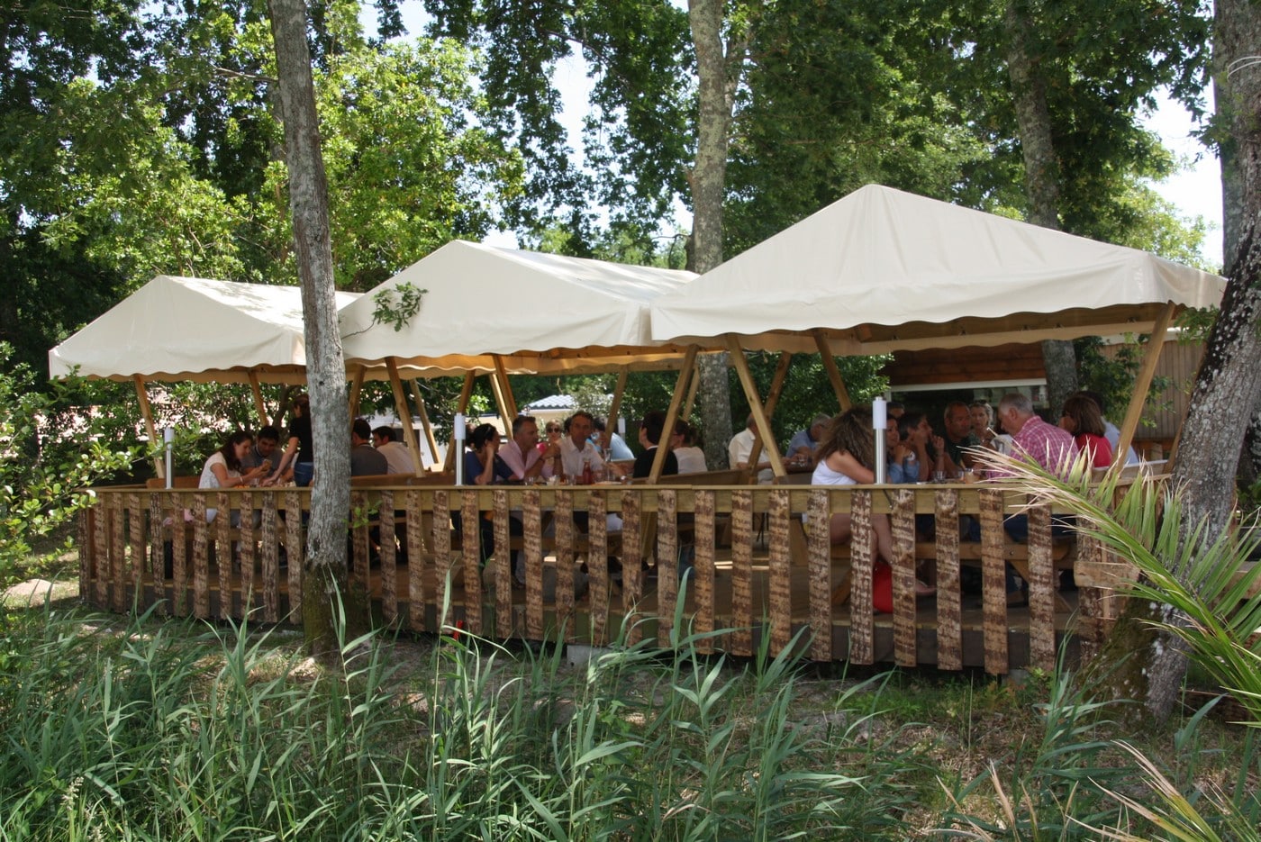 restaurant La Paillote au bord du lac à Gastes