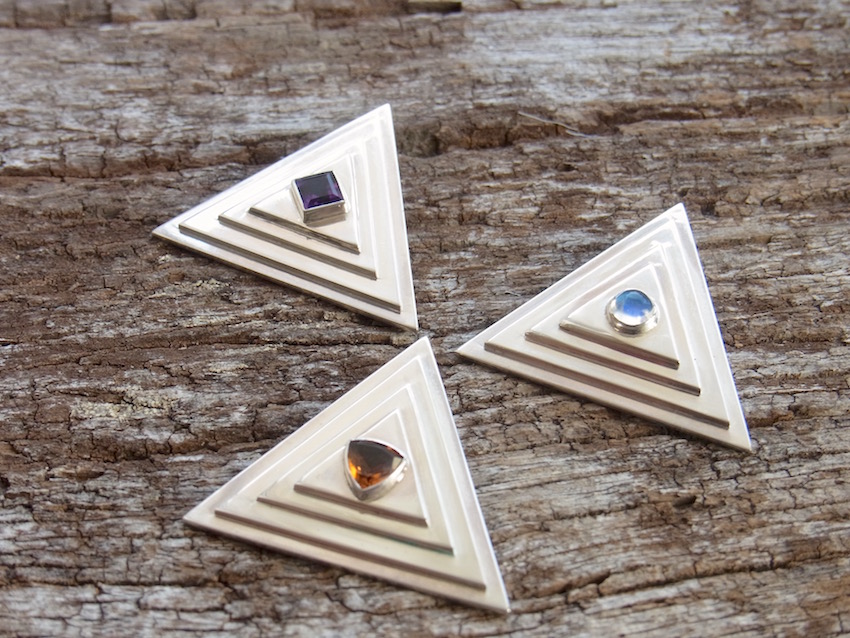 Handgeschmiedete Dreieck Pyramiden Anhänger aus Silber