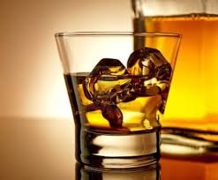 Ly chuyên uống rượu whisky, thường có miệng to để khi uống phải úp cả mặt vào đó để ngửi, hít hơi rượu trước