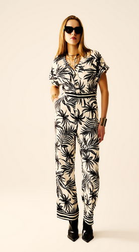 Viskose-Jumpsuit mit tropischem Motiv, S, M, L € 98,00.