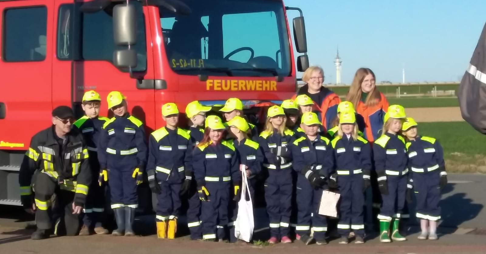 Die Kinderfeuerwehr und ihre Betreuer 