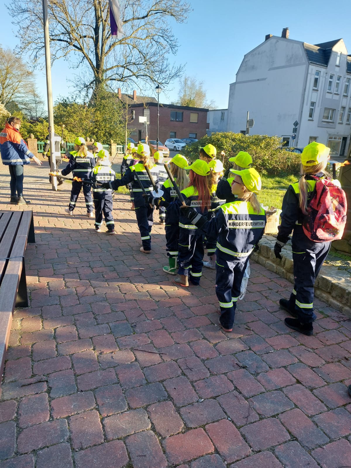 Der Osterfeuerlauf zum Entzünden 