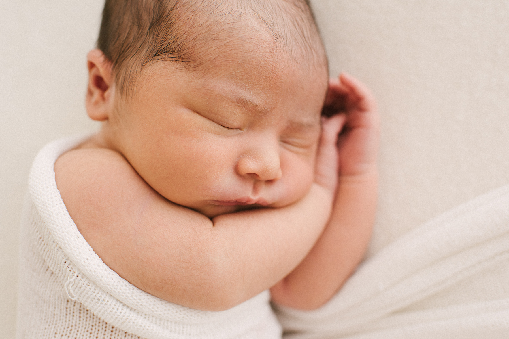 Séance naissance en lumière naturelle Solliès-Pont