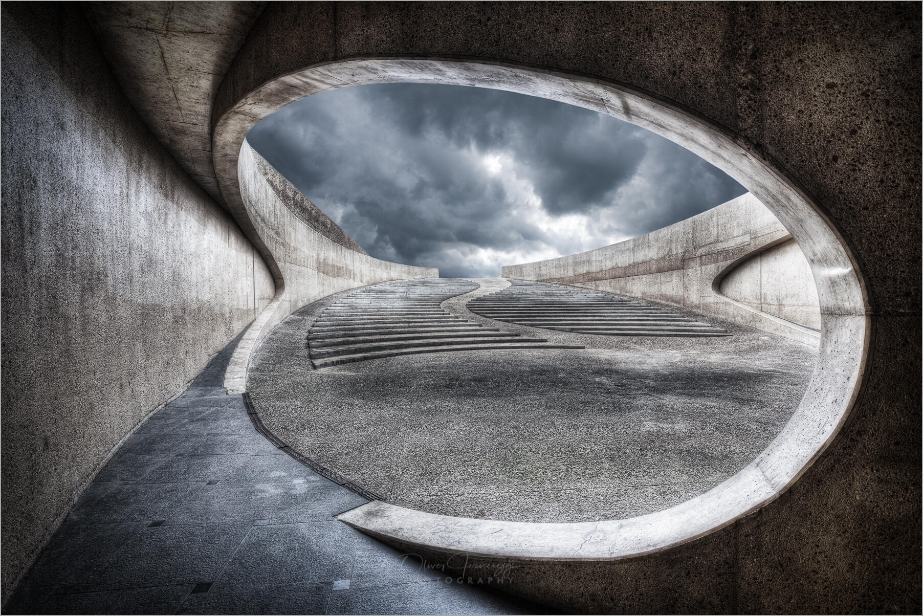 Die futuristische "Brug van Vroenhoven" in Riemst, Belgien    © Oliver Jerneizig