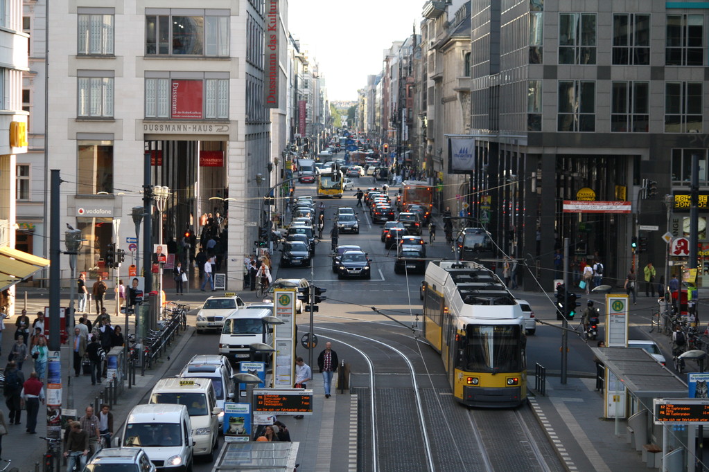 Einblick in die Friedrichstrasse