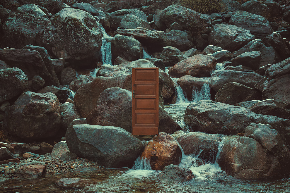 Gate in the stream 