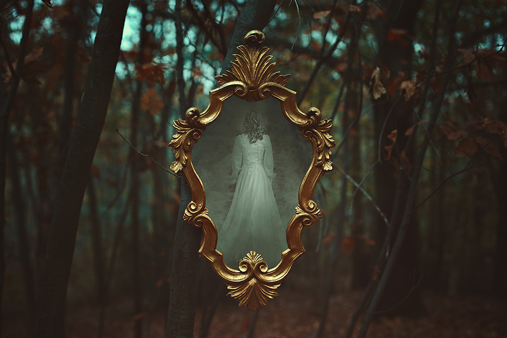 Mirror of the forgotten lands