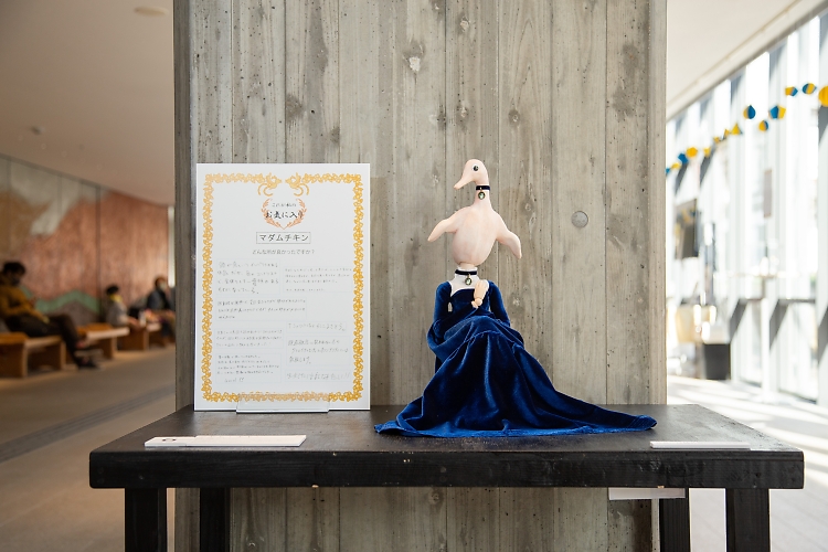 そしてそんな生の鳥の頭を持った美しく愛らしい女体を見た今現在キャプションを読んでいる貴方は果たしてどのような印象を受けただろうか。
