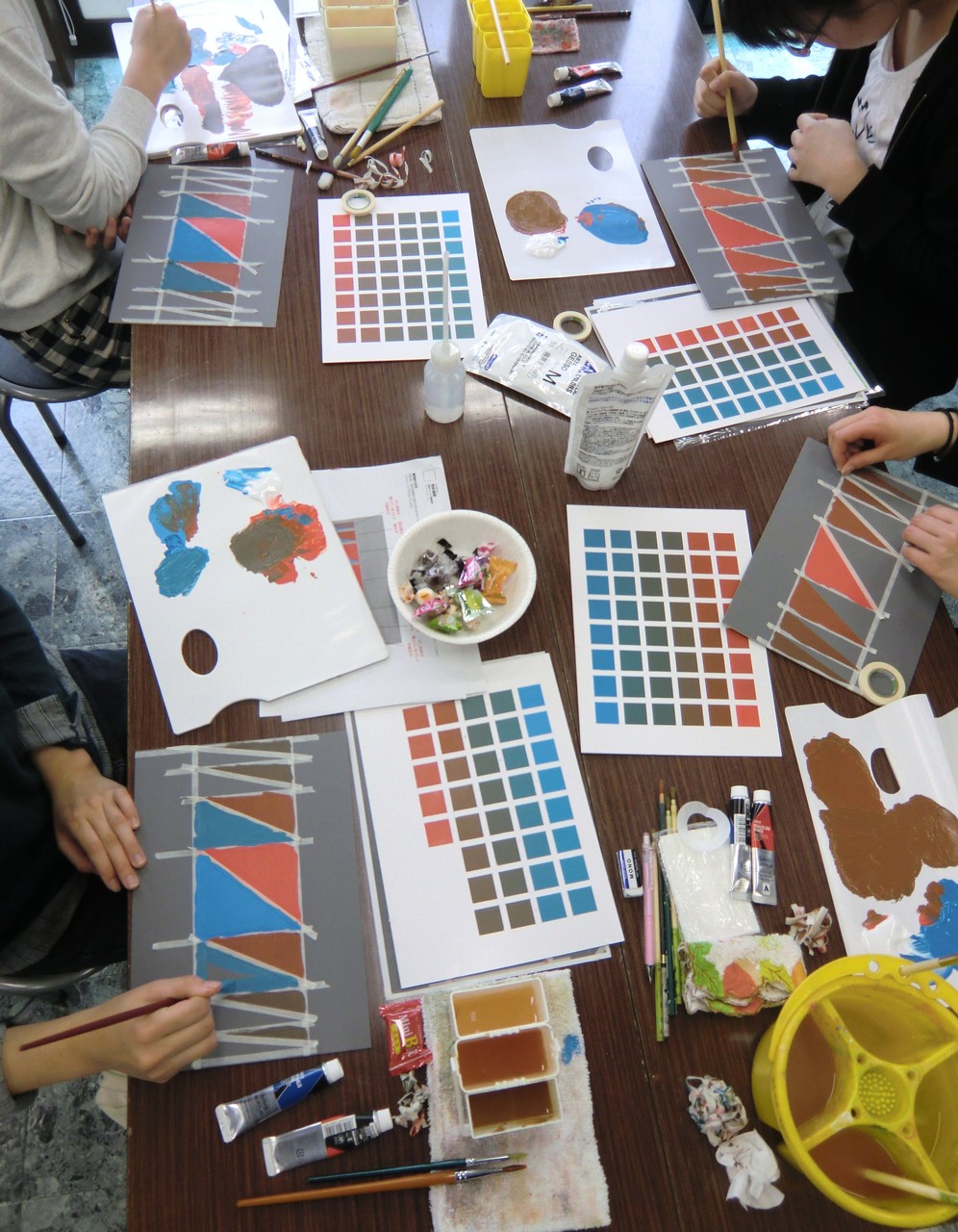 成安造形大学　岸田保　准教授による「彩度を意識した色の作り方」無料実習