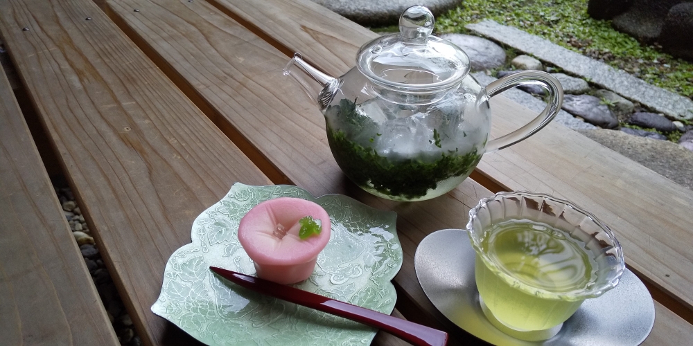煎茶（和束産）と主菓子