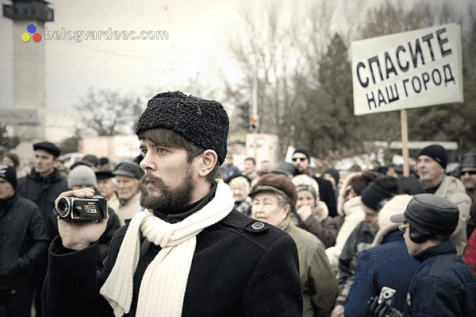 Sergei Belogvardeets at a rally in defense of the Krasnaya Vesna grove from illegal logging by the authorities of the Russian Federation. The inscription on the spray poster "Save our city".