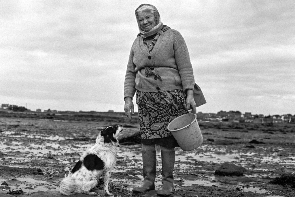 # 05  -  Muschelsammlerin - Bretagne, Frankreich 1977