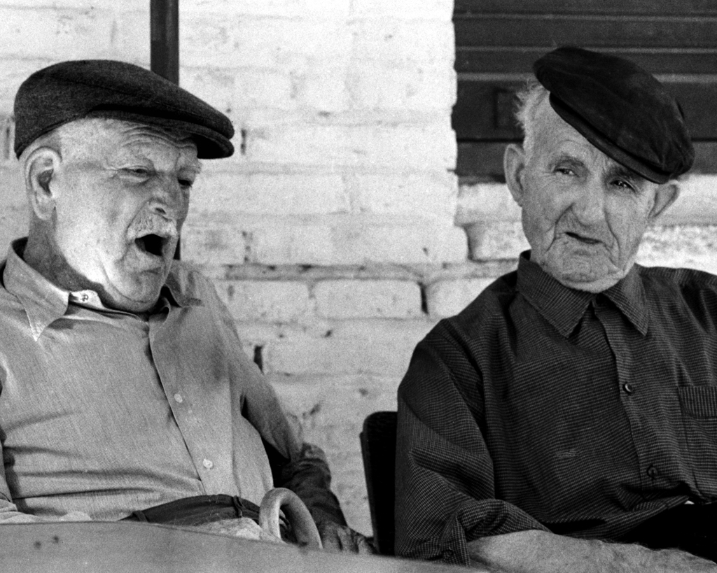 # 02  -  Müde von der Siesta - Dorf in Spanien 1973