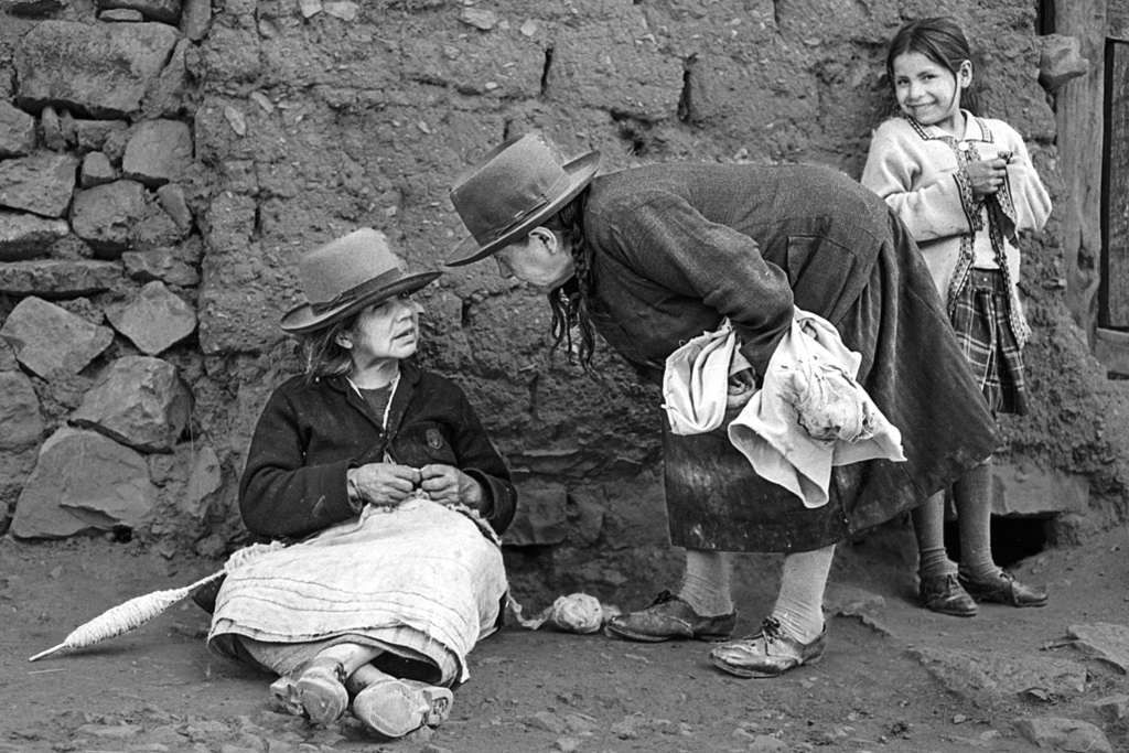 # 33  -  Du wirst fotografiert! - Chavin, Peru 1976