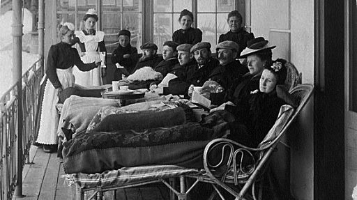 Liegekur auf der Terrasse der Villa Pravenda, Davos ca. 1900