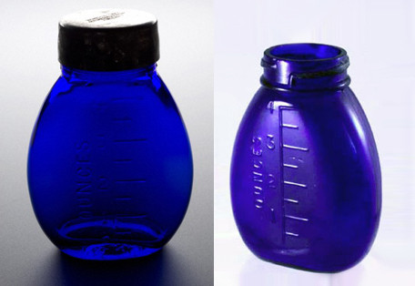 Einfache blaue Taschenspuckflasche aus Großbritannien, 1906