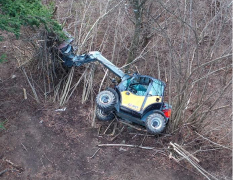 Unfall mit Frontlader - Fahrer mittelschwer verletzt