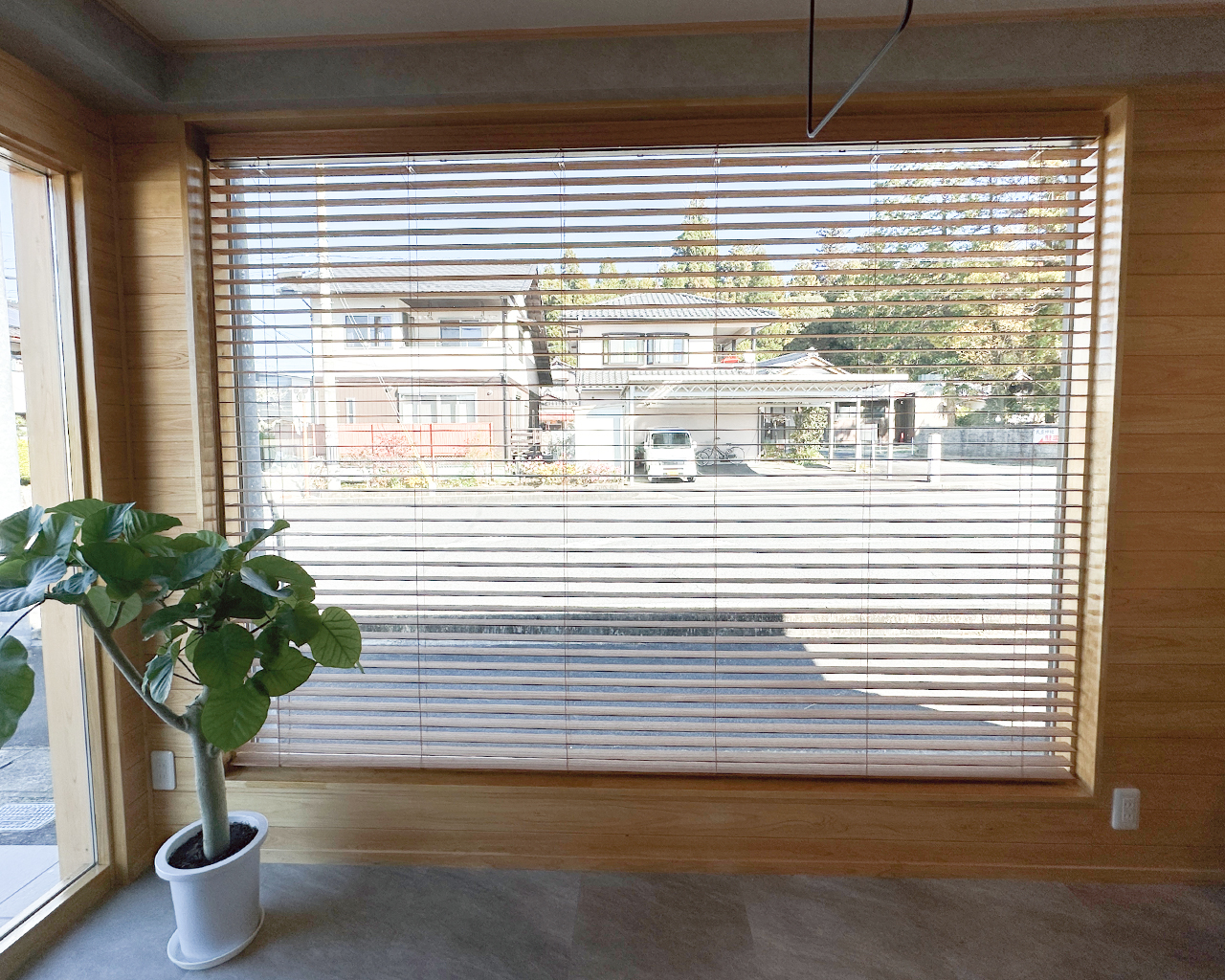 外の景色が見える全開時
