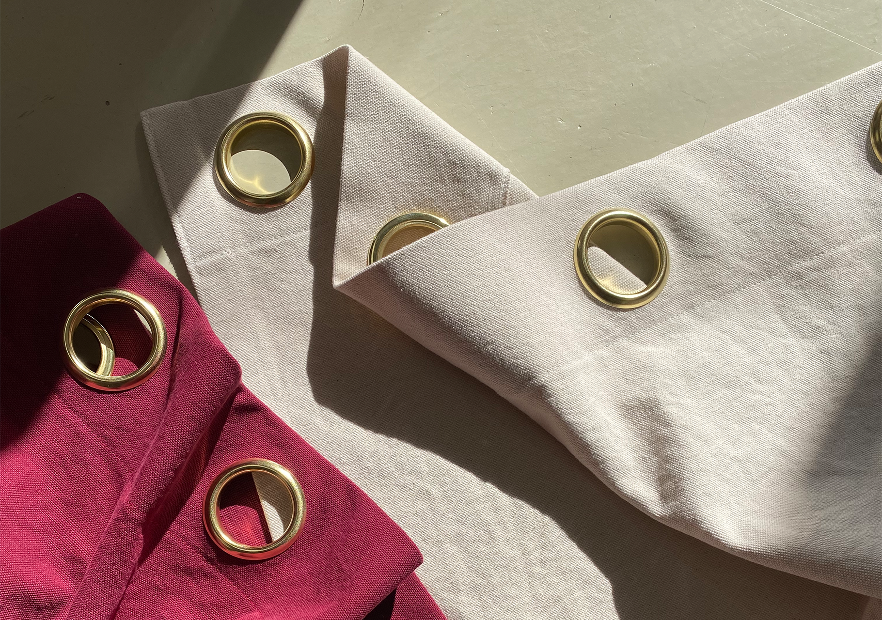 帆布カーテン｜ボジョレー×真鍮・きなり×真鍮