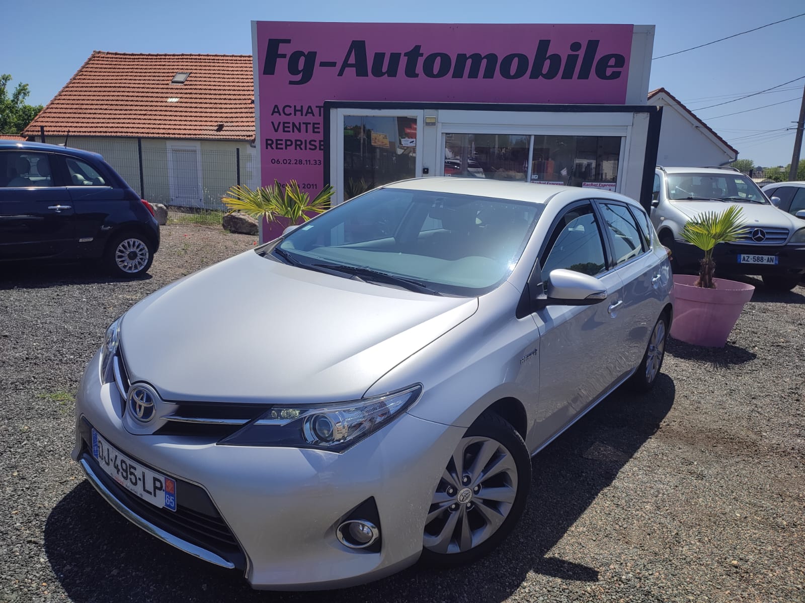 TOYOTA AURIS HSD 136H 1.8l HYBRID DYNAMIC - 12380€