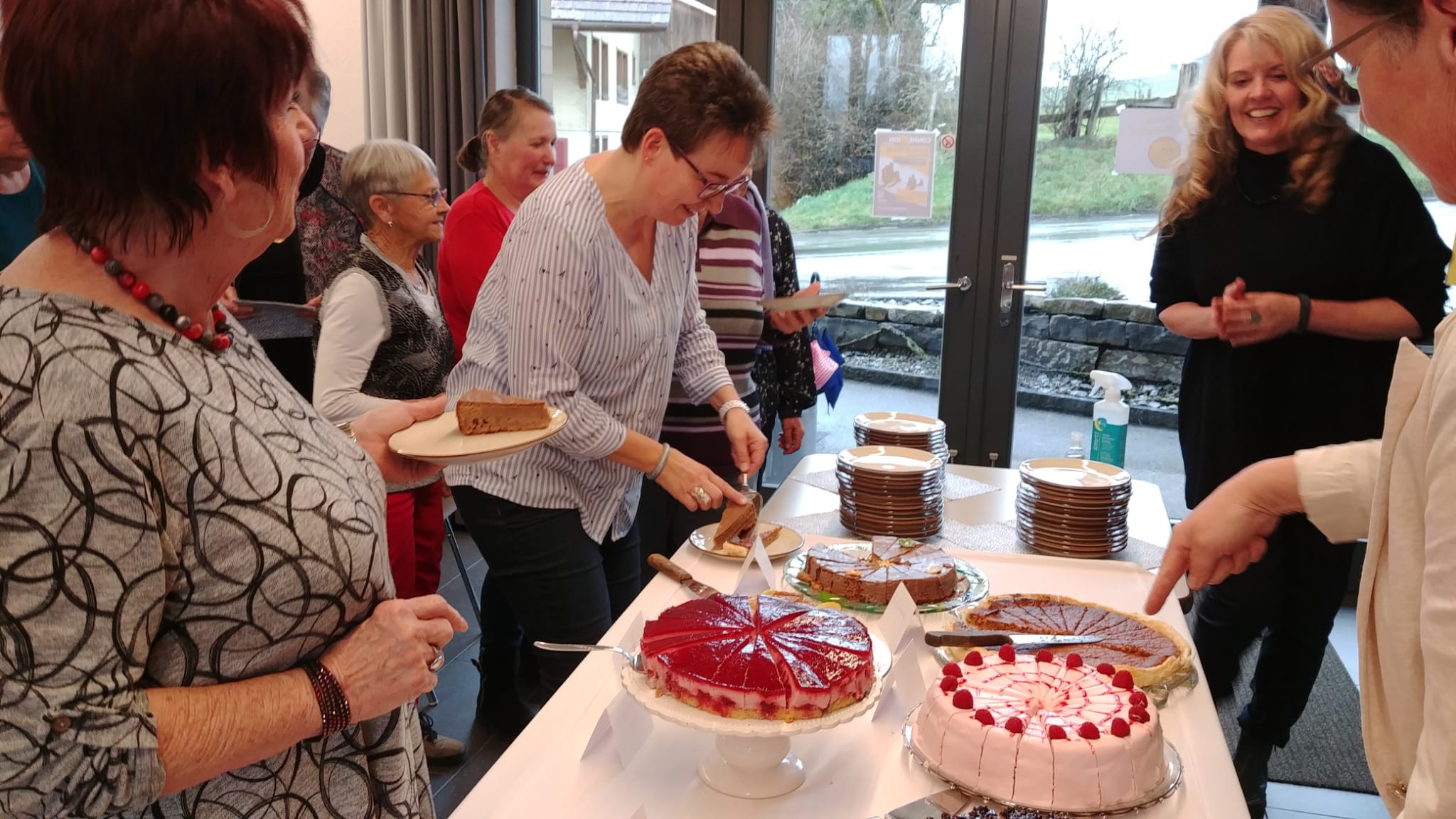 auch dieses Jahr hat der Vorstand ein feines Dessertbuffet vorbereitet